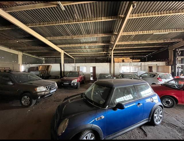 3,000M² WAREHOUSE FOR SALE IN VULCANIA